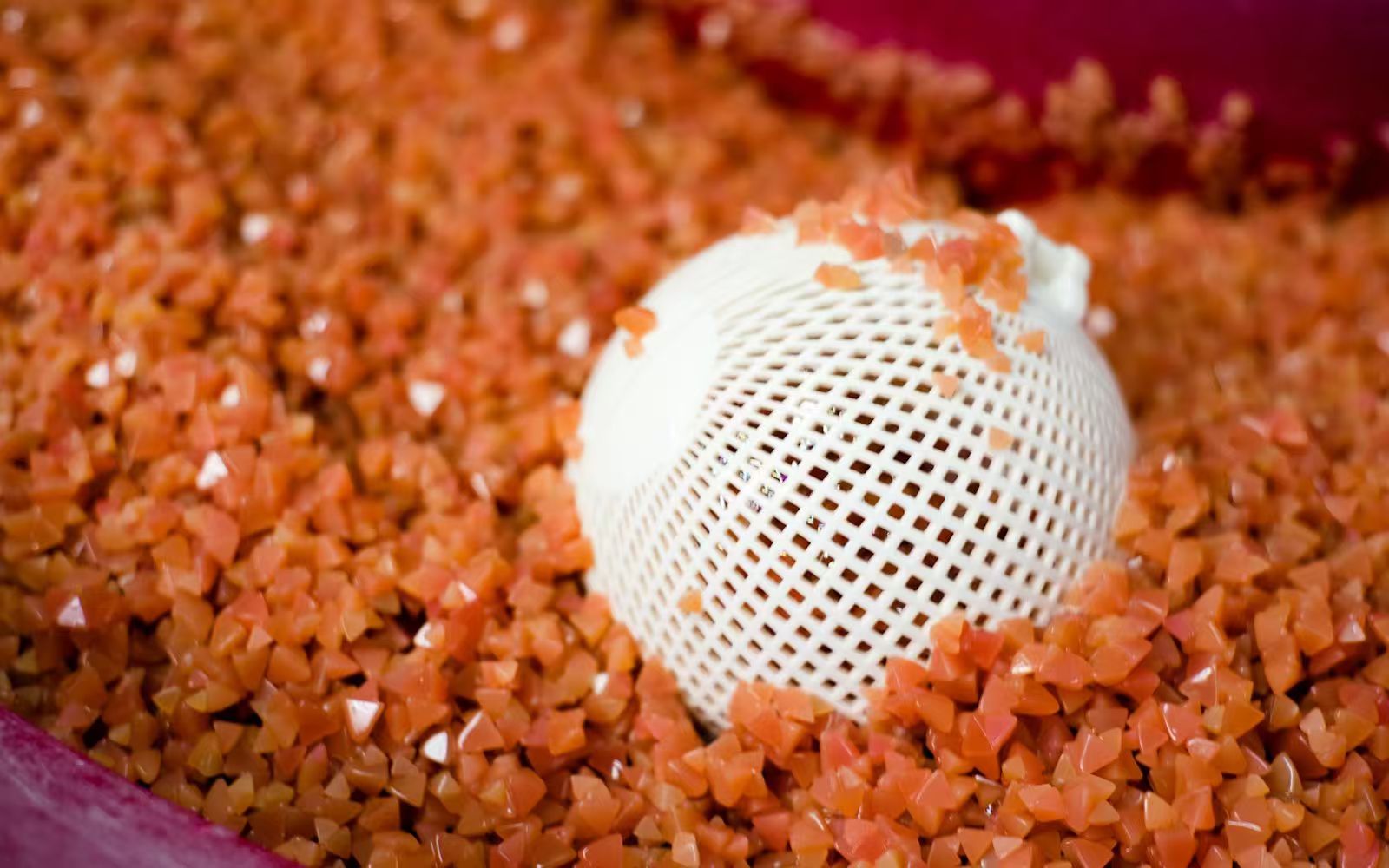 Hogyan lehet javítani az alkatrészek esztétikáját Ismerje meg a felületkezelések és az anyagok széles választékát, amelyek esztétikusan tetszetős egyedi alkatrészeket készítenek.